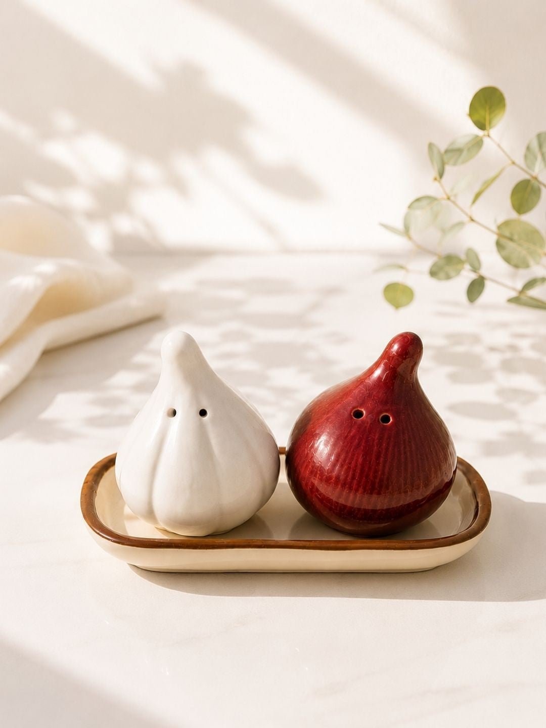 Garlic & Onion Ceramic Salt and Pepper Shaker Set with Tray | Handcrafted by CHAAK DESIGN
